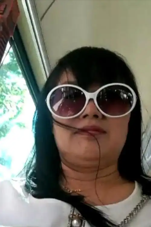 戴眼镜的丑兰兰