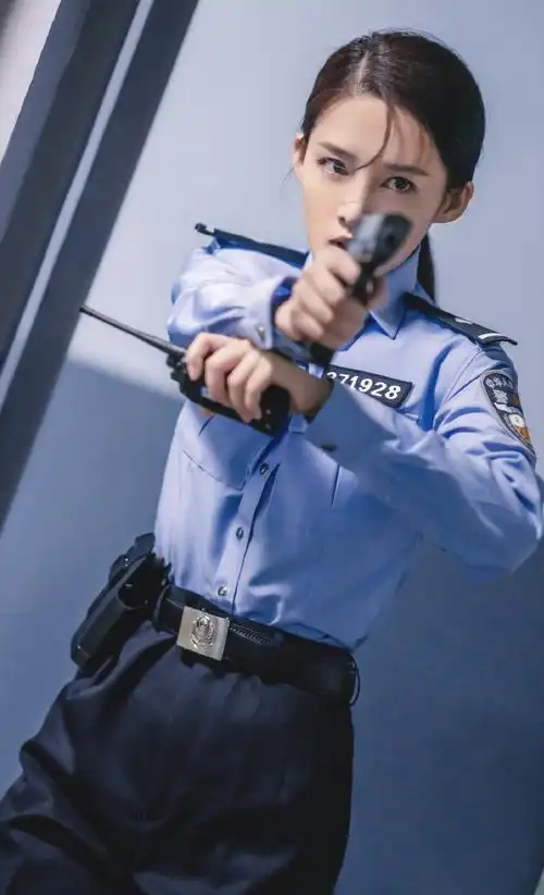 李沁制服共赏94警察,医生,作战服,常服,空姐沁的气质77眼神韧劲
