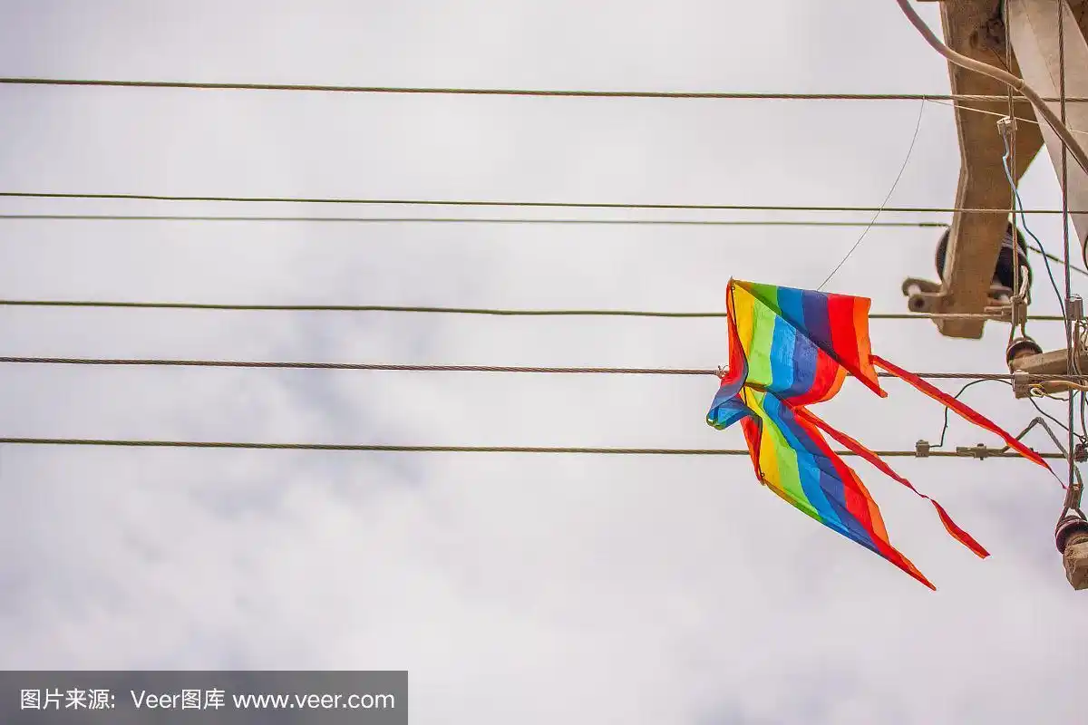 风筝卡在电线上