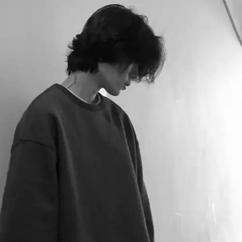 qq头像男生黑白高冷有时会被失望绊倒不要太骄傲