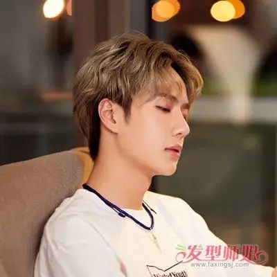 经久不衰的男生中分短发新造型来袭大方时髦绅士秋季必选发型