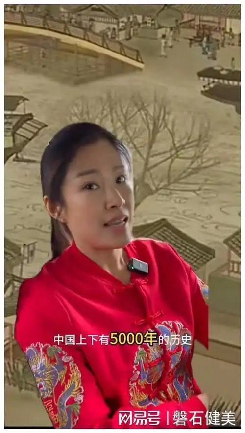 周家蔚为照顾内地网民,不时