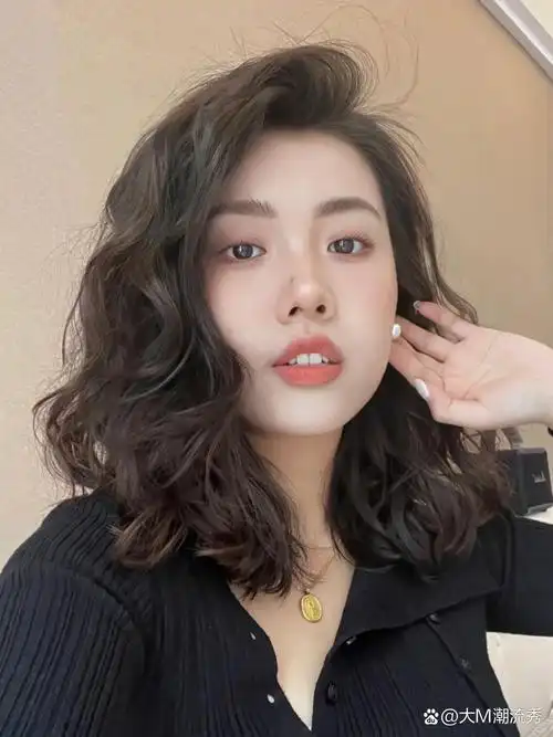 女生中长发烫发推荐