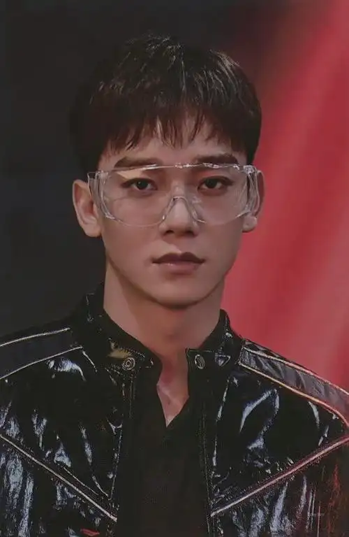 exo金钟大表演现场公开粉丝全部关闭应援灯用一片黑海表态度