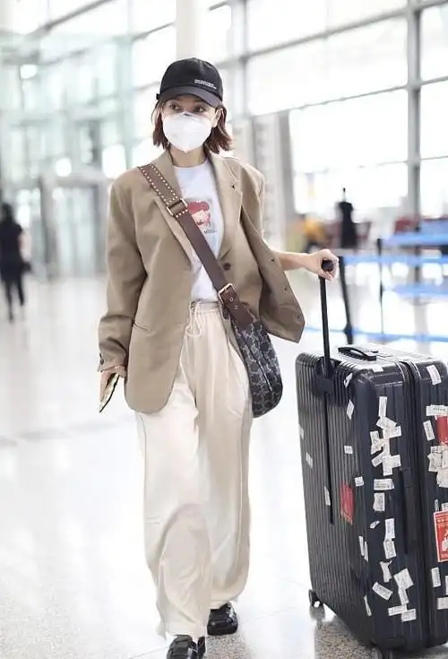 吴昕衣品开挂后太惊艳西装配上休闲裤休闲正式风轻松拿捏