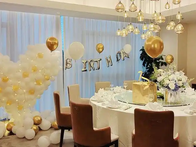 小美女生日宴包厢布置