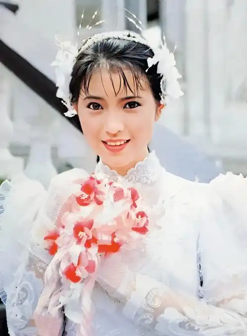 港星女神蓝洁瑛,当年被誉为"靓绝五台山",名副其实_腾讯新闻