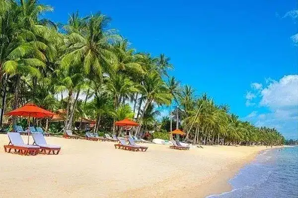 在这里阳光沙滩,白云海浪,什么都不用想,就好似来到了世外桃源般轻松