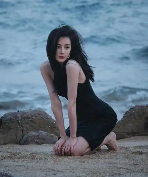 迪丽热巴海边大片676767