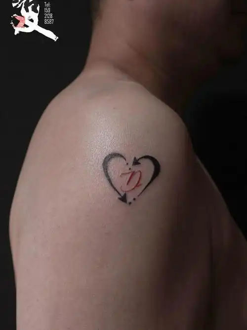 爱心情侣_纹身图案手稿图片_复活水獭酱的纹身作品集