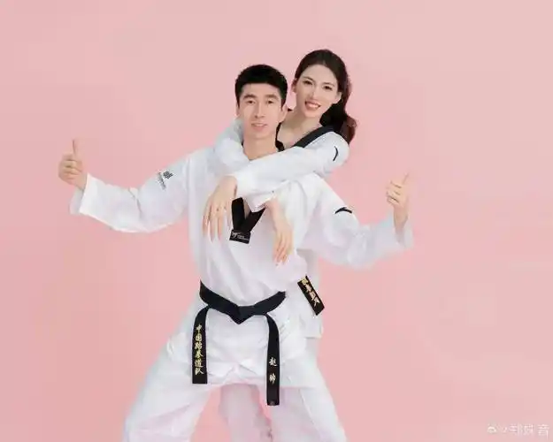 今天(6月17日),中国跆拳道运动员郑姝音在社交媒体晒出结婚证照片并