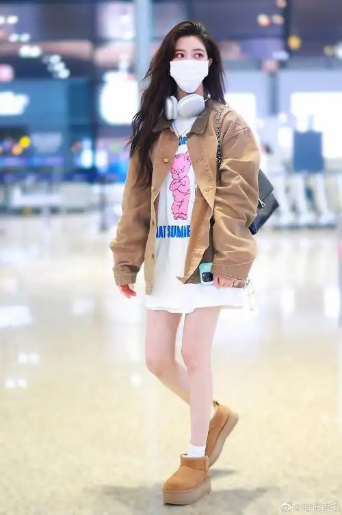 海报街拍##华语明星街拍##宋妍霏