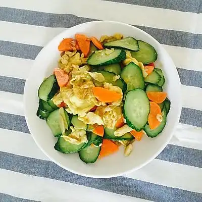 胡萝卜黄瓜炒鸡蛋