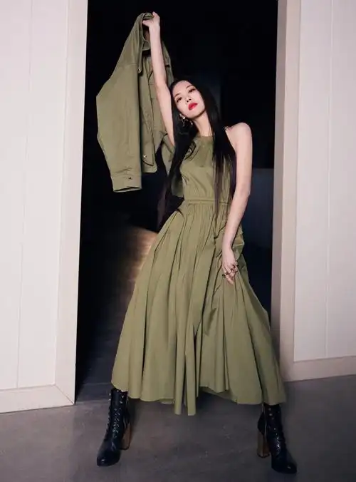 王霏霏向你发送初夏时髦讯号