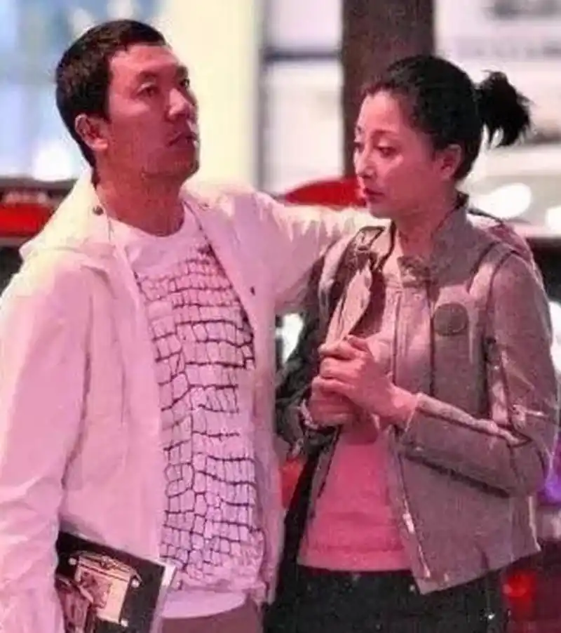 就又动了"坏心思",甚至还传出了绯闻,殷桃找到孙东海质问,孙东海却说