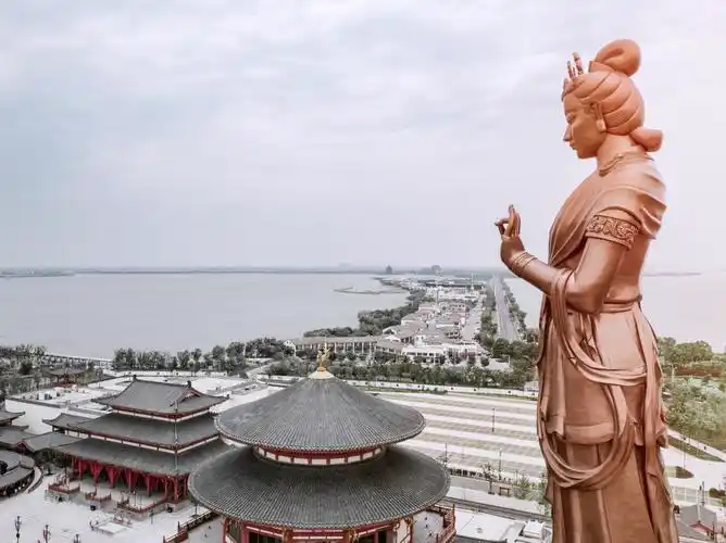 江苏苏州华谊兄弟电影世界武则天巨型雕像