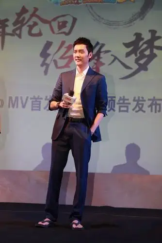 我也要冯绍峰脚 的图片