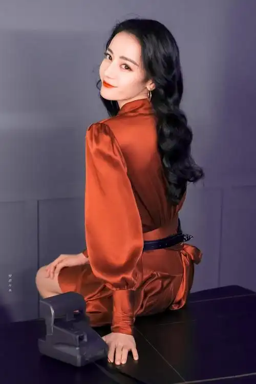 性感美女明星迪丽热巴妖娆写真_人物明星图片_乐美图网