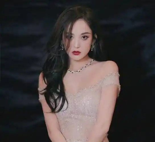 "热巴"与"娜扎"新剧又撞脸了!