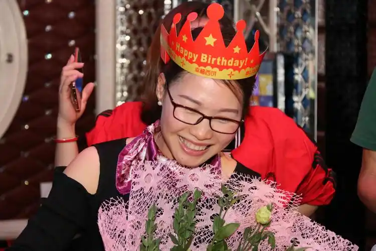 祝美女丽丽生日快乐!