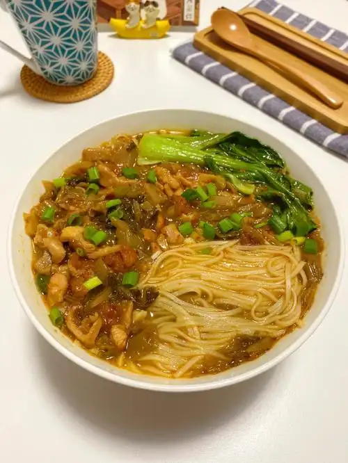 酸菜肉丝面酸爽开胃汤都喝光了教程