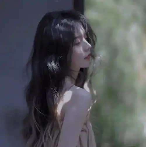 诱惑头像女生头像(好看撩人的真人女生头像)