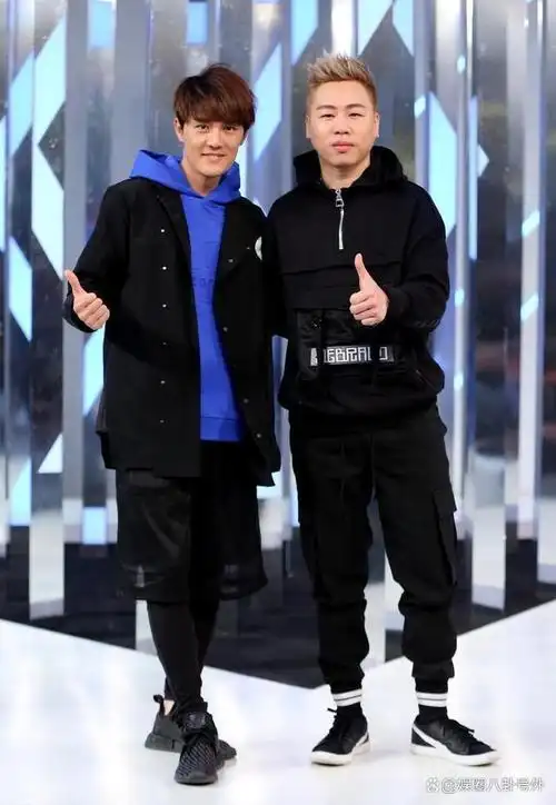 胡彦斌唱功如何为何月光会成唯一原唱还活着的绝唱