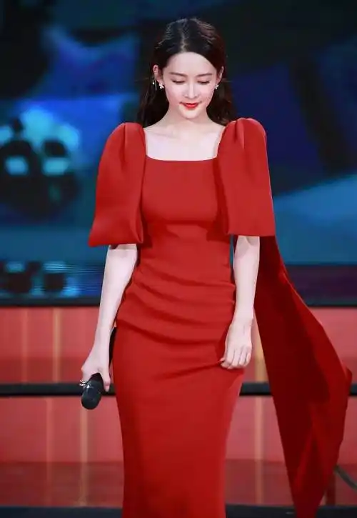 女明星的红裙惊艳造型,哪一个惊艳到了你?_小公主_身材_虞书欣