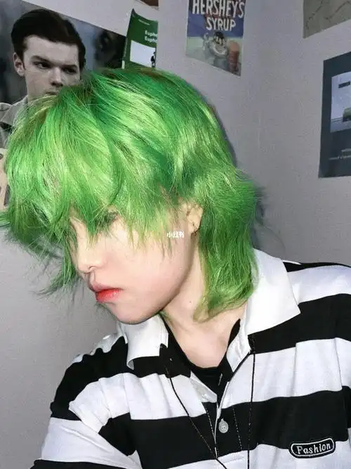 好喜欢我的绿色头发能不能焊死在我头上