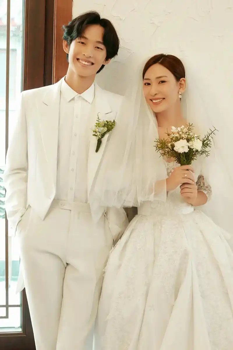 主题ins风小白纱.#婚纱照风格推荐 #客片分享 #摄影工作 - 抖音