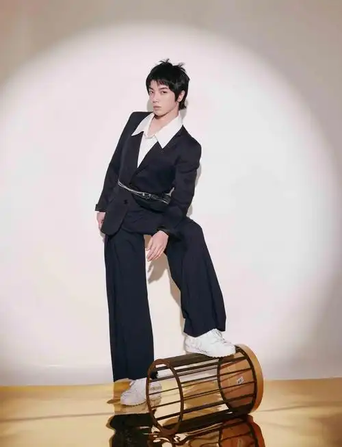 华晨宇酷帅写真