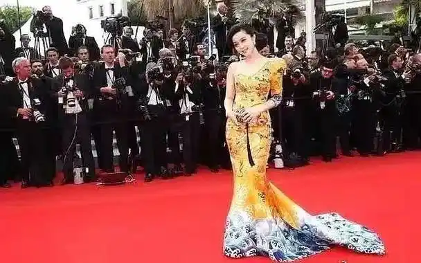 范冰冰复出再次点燃娱乐圈唇环鼻钉全安排这次玩得嗨