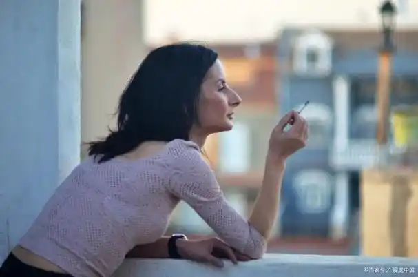 女人抽烟喝酒算不算坏女人?