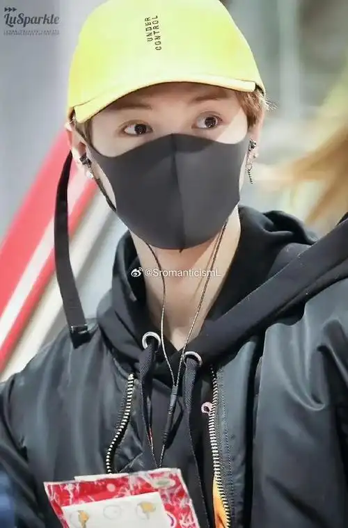 鹿晗机场现身又掀热潮:从香味到眼神,绅士又温柔!全是粉丝福利