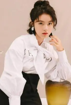 难怪赵今麦一直是短发,当她梳了王俊凯同款大背头,才知什么叫酷