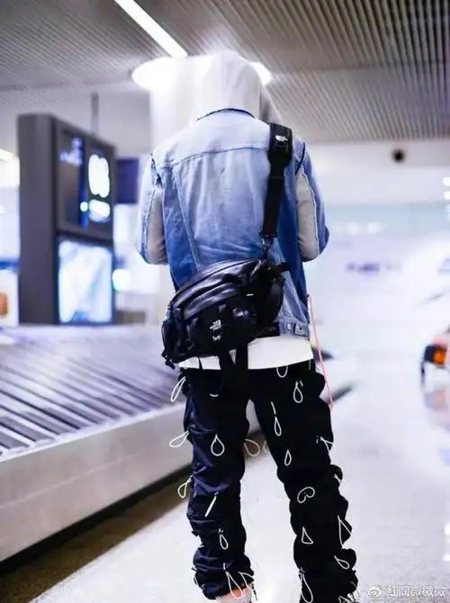 天天向上王一博的松紧带裤子成为话题