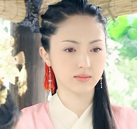 董璇饰演上官燕的美,美得惊世骇俗,不可方物.