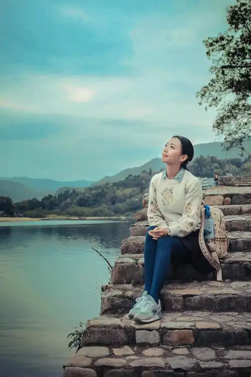 静静的坐着,吸收这片灵气.