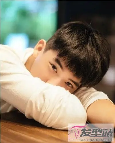 男生发型学生帅气短发晋升校园男神