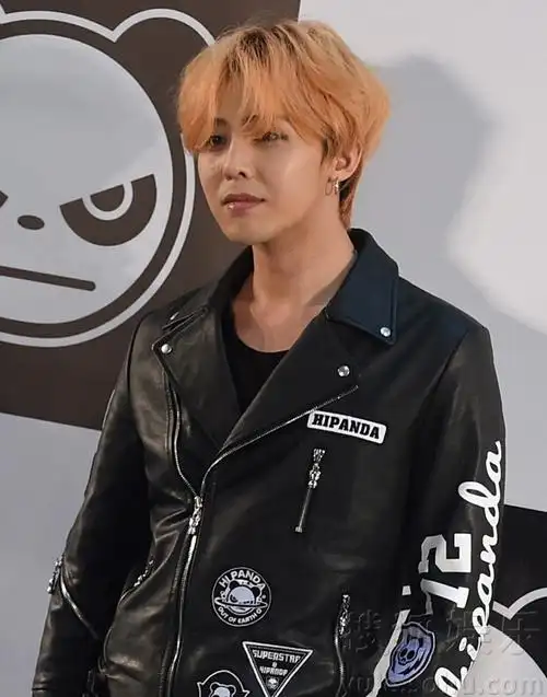 权志龙橘发皮衣现身上海 称喜欢会做料理的女生【组图】