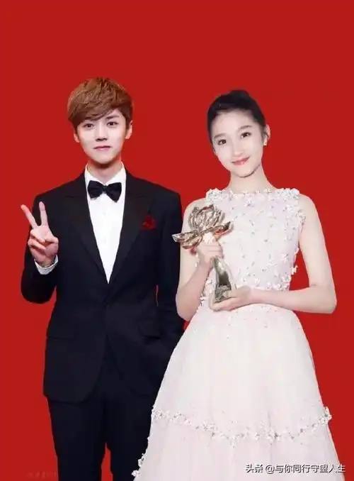 顶流偶像鹿晗和女友关晓彤在今日官宣结婚,甚至在22日早晨冲上热搜