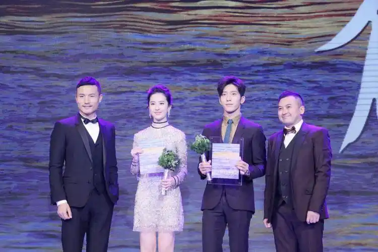 刘亦菲 井柏然 lofficiel时装之夜