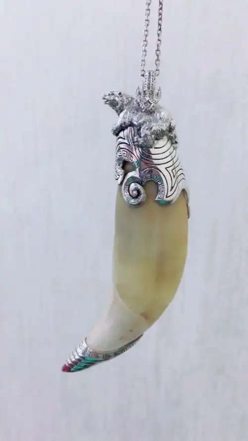 s925银镶熊牙吊坠
