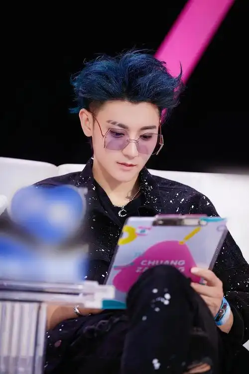 黄子韬星空蓝发