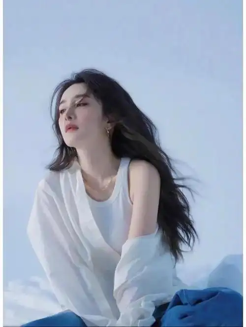 杨幂纯欲风穿搭