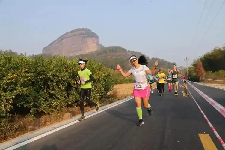 直击现场2019丹霞山国际山地马拉松赛燃情开跑
