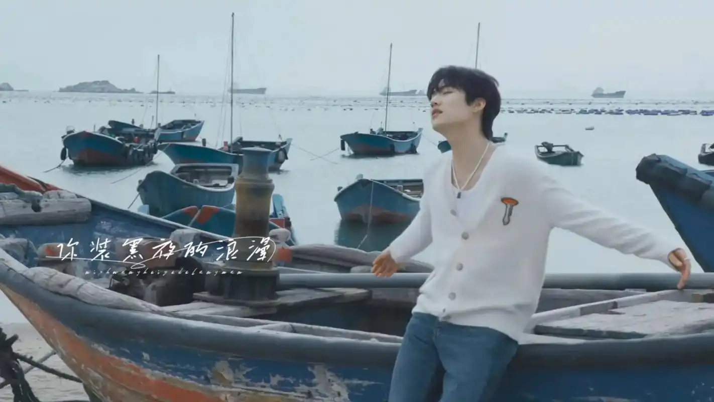 周柯宇 随便一截就是现成的壁纸,这个mv - 抖音