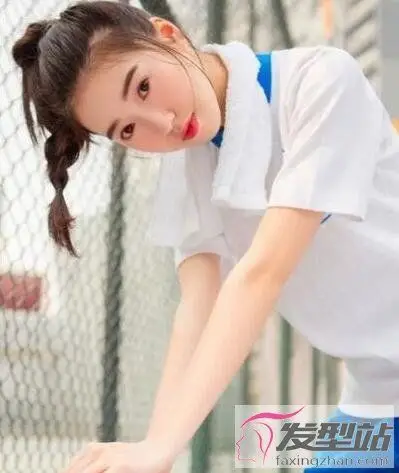 运动健身扎什么发型青春活泼美丽依旧