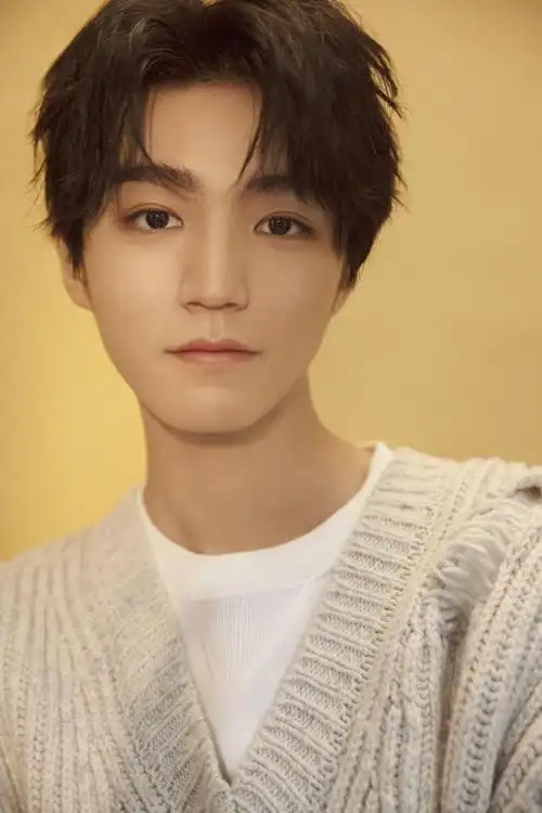 王俊凯工作室生日贺图释出与21岁的凯boss不期而遇