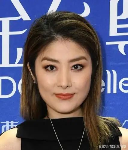 48岁陈慧琳近照曝光!身材纤瘦高挑气质佳,网友:求冻龄秘诀